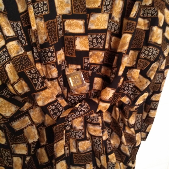 Cover-up wore one time LG - Picture 2 of 8